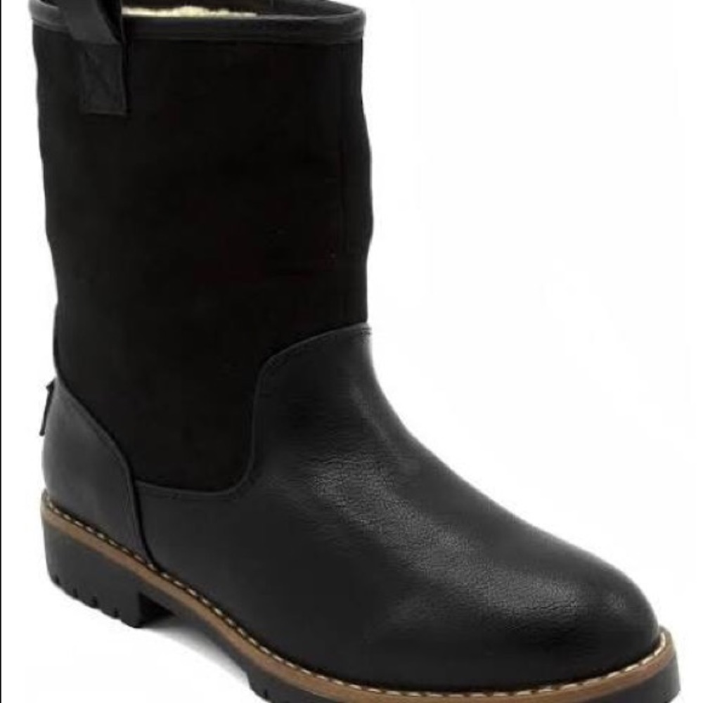 NWOT Black Sherpa Lined  Nautica Boots